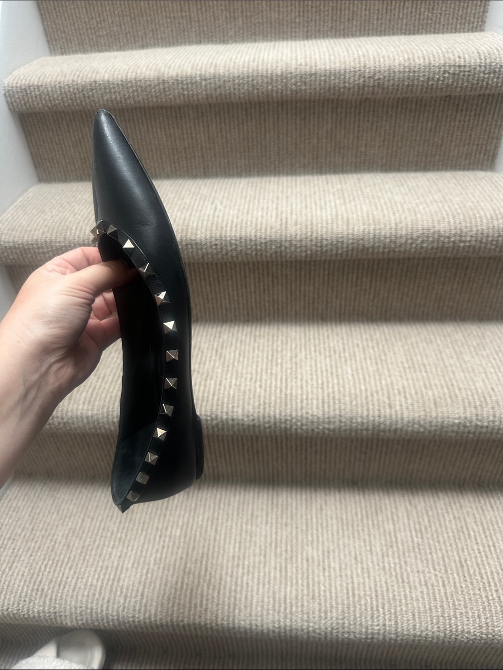 Valentino Garavani Black Pointed Rockstud Leather Flats - Picture 6 of 11